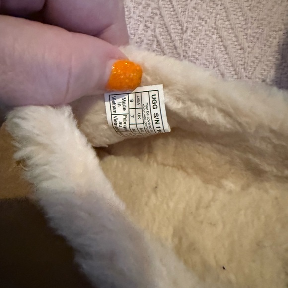 UGG Tan Suede shoes with Soft White sheepskin Interior NWOT. SEE NEW PHOTOS - Picture 8 of 13